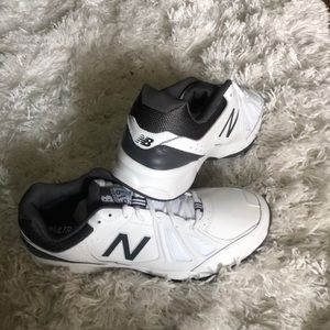 New balance tennis shoes